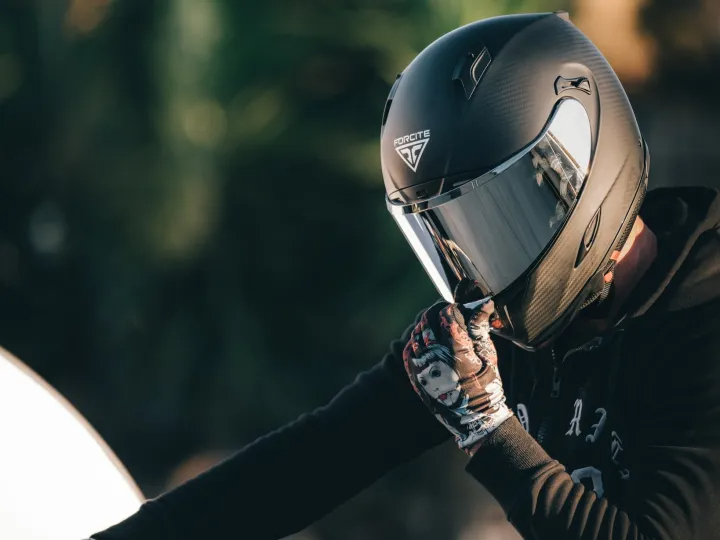 Motorcycle Helmets: Ensuring Safety and Style on the Road插图2