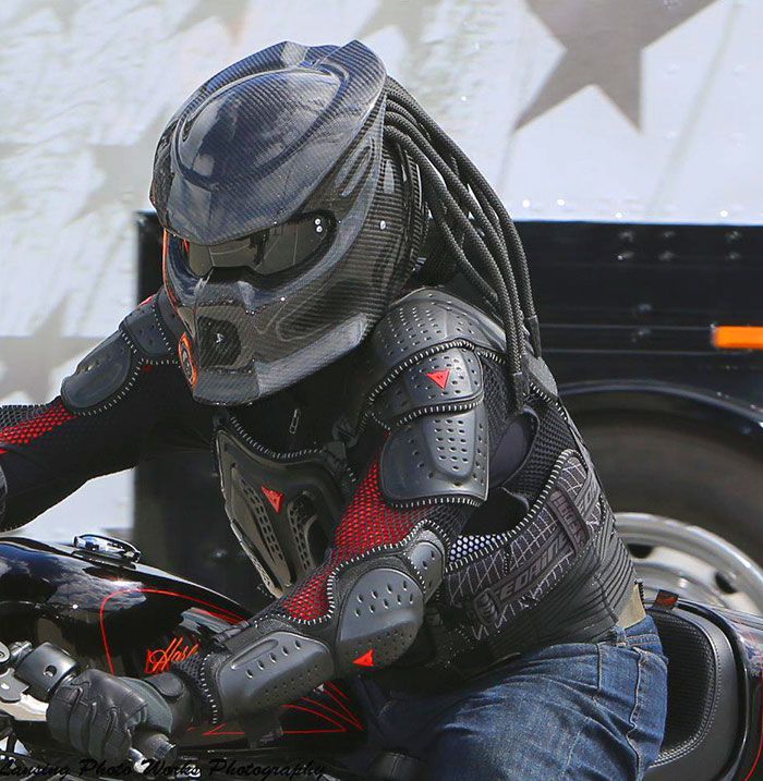 Predator Motorcycle Helmet: Unleashing the Beast on the Road插图2