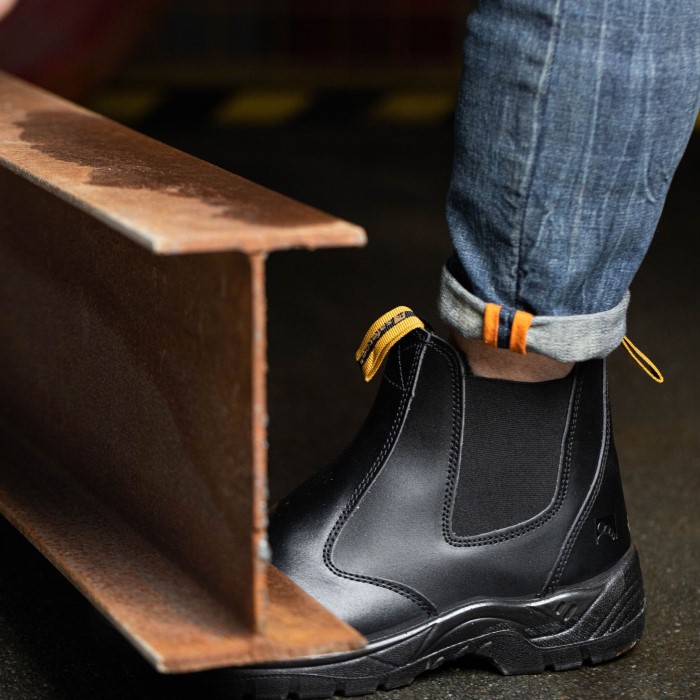 Why Comfortable Safety Shoes Are Essential for Your Job缩略图 comfortable safety shoes