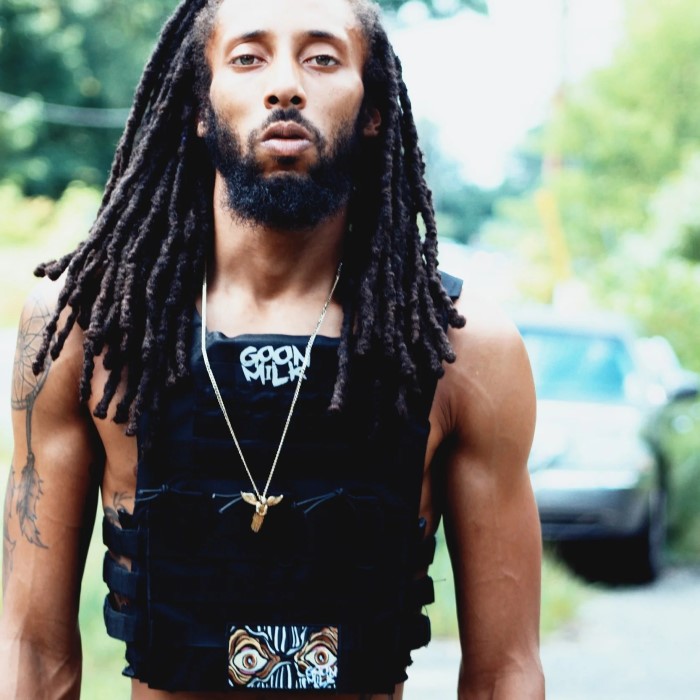 Bulletproof Vest Fashion: Trends to Watch in 2025 Streetwear插图4 bulletproof vest fashion