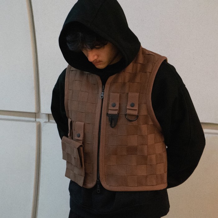 Bulletproof Vest Fashion: Trends to Watch in 2025 Streetwear插图 bulletproof vest fashion