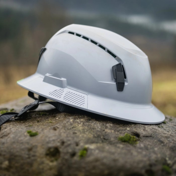 Safety Helmet Construction Innovations: Keeping Workers Safe插图 safety helmet construction