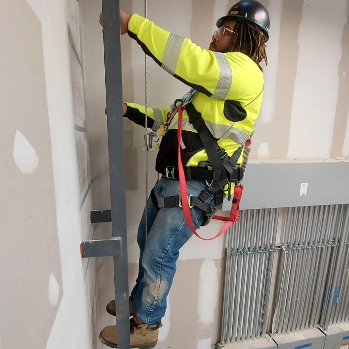 Essential Guide to Ladder Fall Protection: Stay Safe While Working缩略图 ladder fall protection