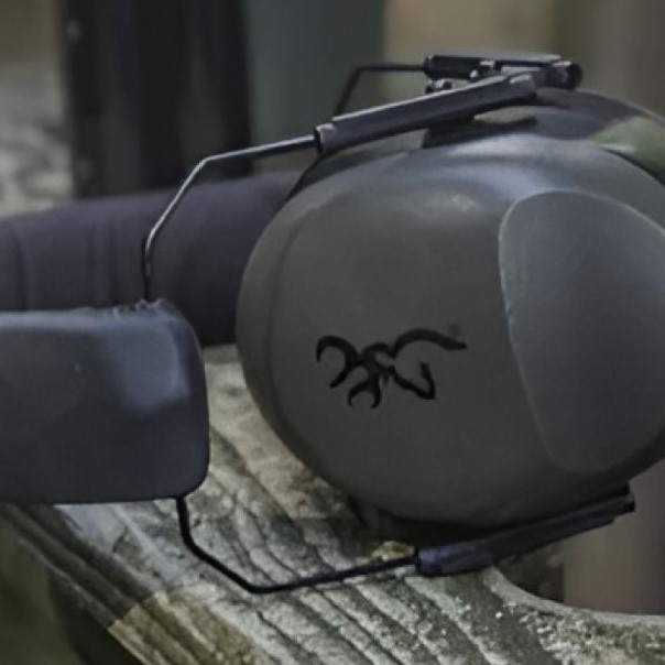 Electronic Shooting Ear Protection: Protect Your Hearing Safely插图2 electronic shooting ear protection