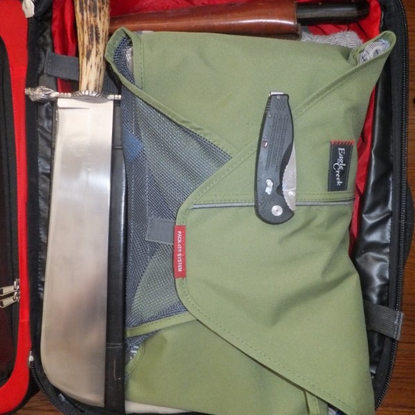 can you put a pocket knife in a checked bag