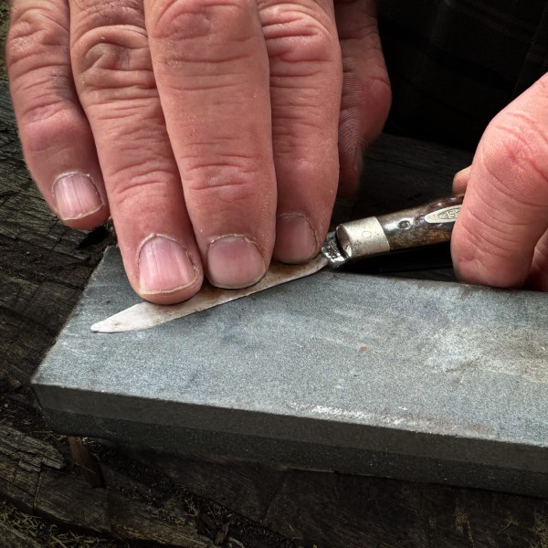 best way to sharpen a pocket knife