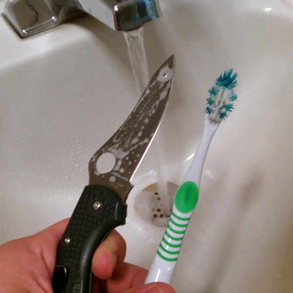 How to Clean a Pocket Knife with Household Items插图3 how to clean a pocket knife