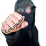 how to hold brass knuckles