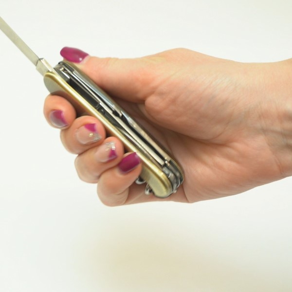 how to close a pocket knife with no button