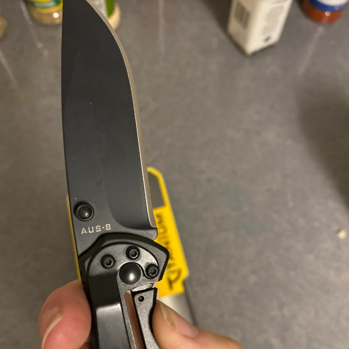 how to close a pocket knife with no button