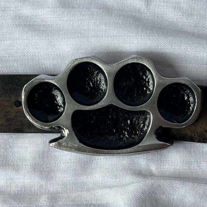 Functional Fashion: The Rise of the Brass Knuckles Belt Buckle缩略图 brass knuckles belt buckle
