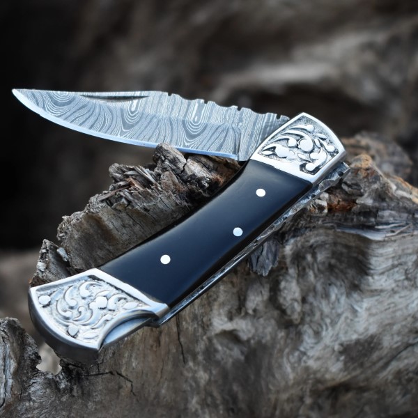 Discover the Beauty of Damascus Steel Pocket Knife插图2 damascus steel pocket knife