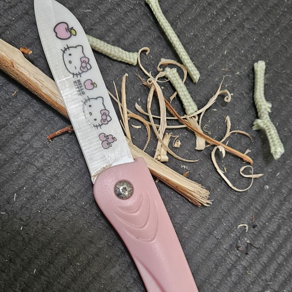 Hello Kitty Pocket Knife: Stylish Utility for Everyday Use插图1 hello kitty pocket knife