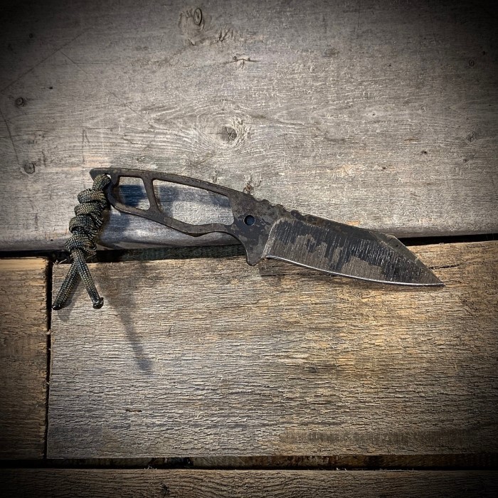 Neck Knife Safety: Tips for Using Your Gear in 2025插图2 neck knife