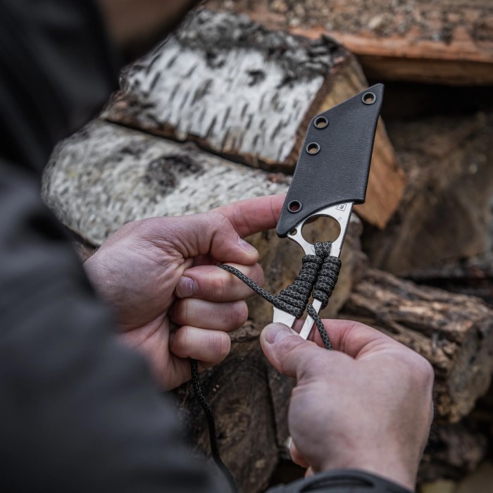 Neck Knife Safety: Tips for Using Your Gear in 2025插图1 neck knife