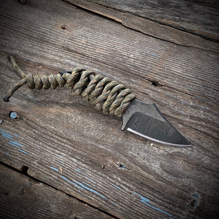 Neck Knife Safety: Tips for Using Your Gear in 2025插图 neck knife