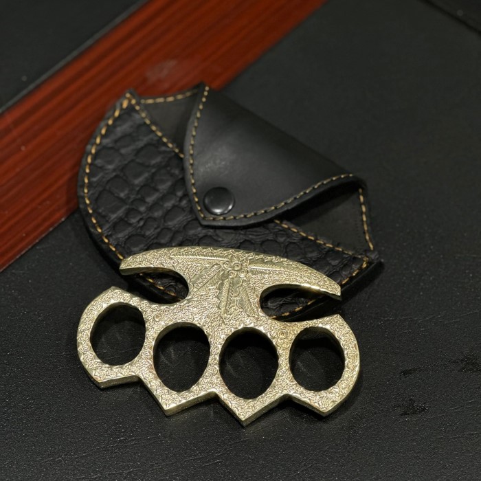 Functional Fashion: The Rise of the Brass Knuckles Belt Buckle插图1 brass knuckles belt buckle