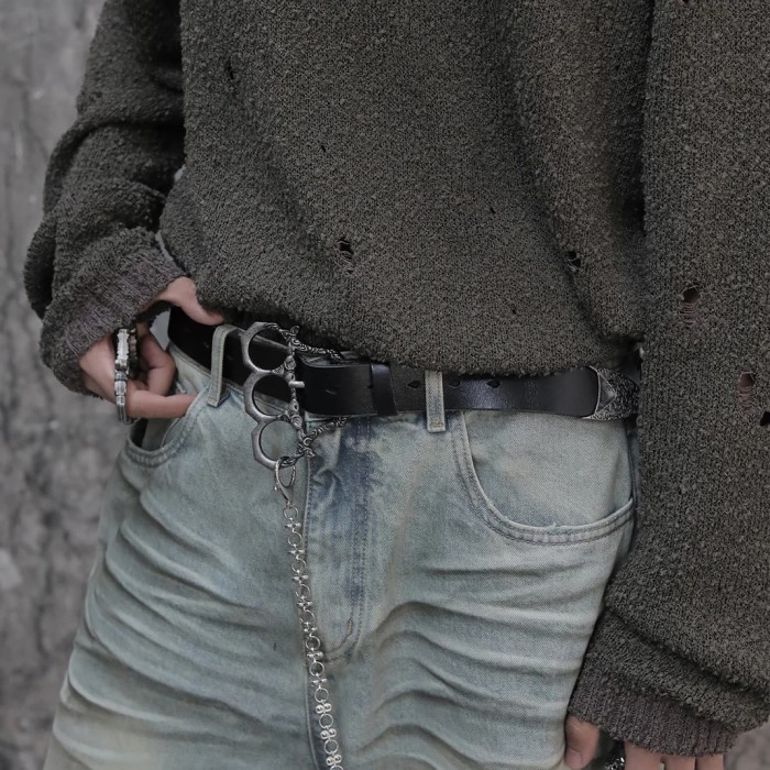 Functional Fashion: The Rise of the Brass Knuckles Belt Buckle插图 brass knuckles belt buckle
