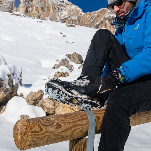 crampons vs microspikes