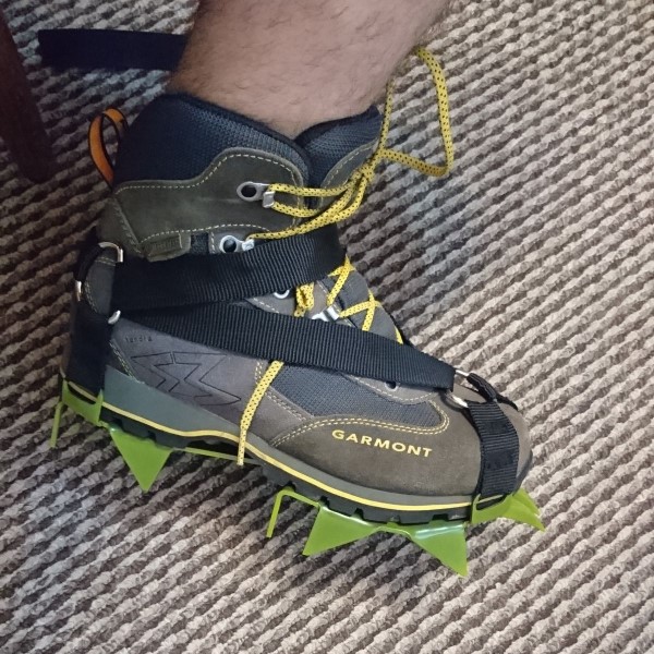crampons vs microspikes