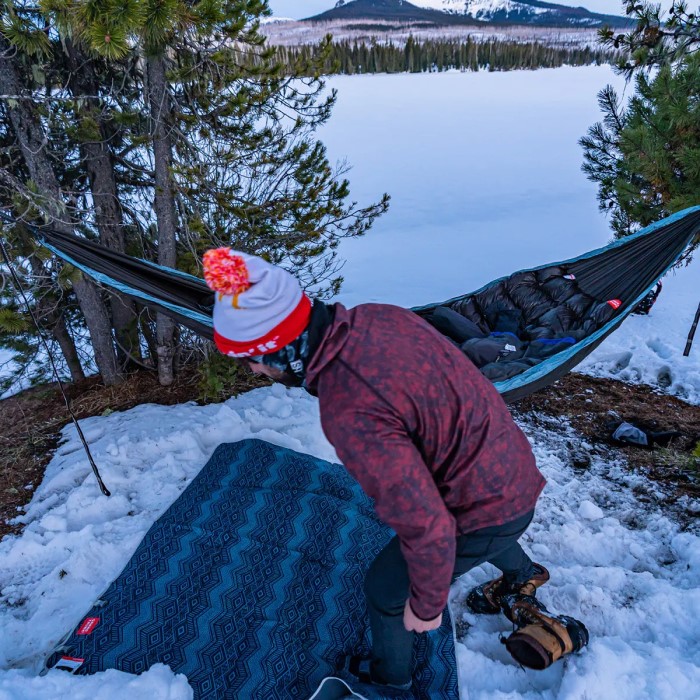 how to keep warm in cold weather