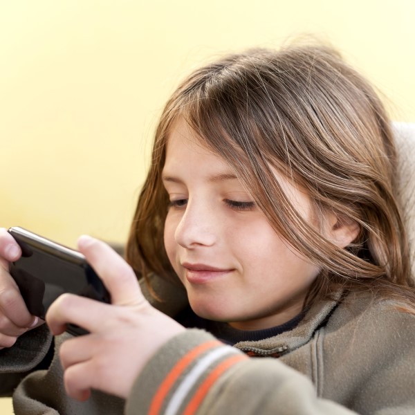 Understanding: How Old Do You Have to Be to Have a Phone插图3 how old do you have to be to have a phone