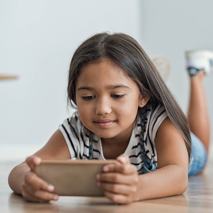 Understanding: How Old Do You Have to Be to Have a Phone插图2 how old do you have to be to have a phone